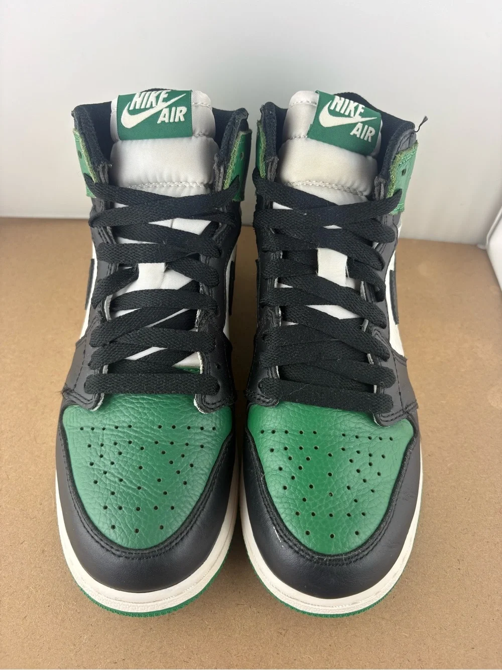 Nike Air Jordan 1 high pine Green White Black 2018 size 5y 575441-302 (B1)